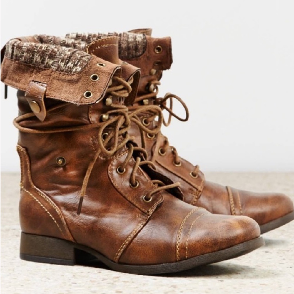 AEO Leather combat boots w/ red zipper detail.